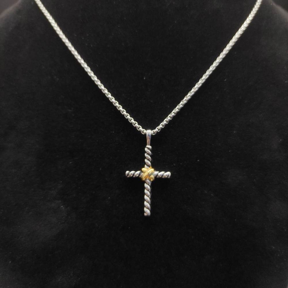 David Yurman Small Color-Separated Cross Necklace - Picture 6 of 9